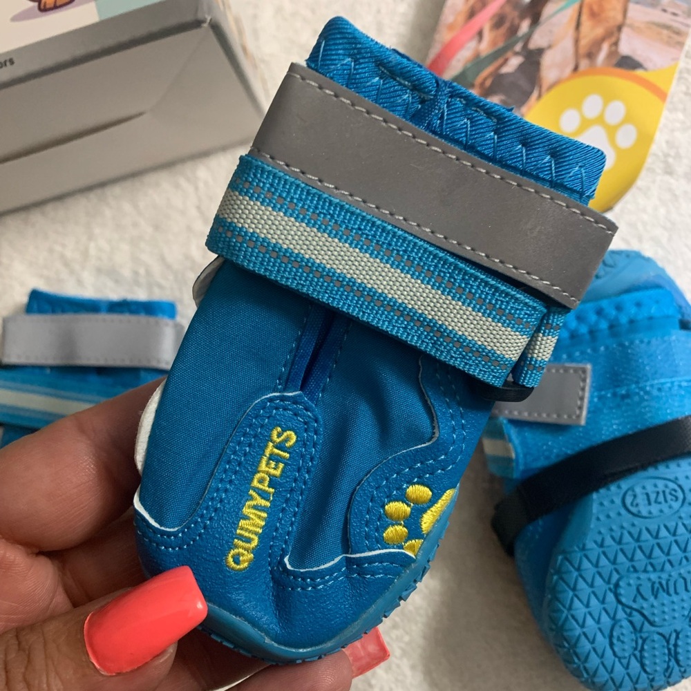 NEW IN BOX Qumy Blue Dog Shoes For Medium/Large Breed Dog Size 2 18-27 Lbs